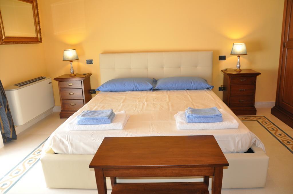 Il Casale dei Conti Bed and Breakfast Barcellona Pozzo di Gotto Camera foto